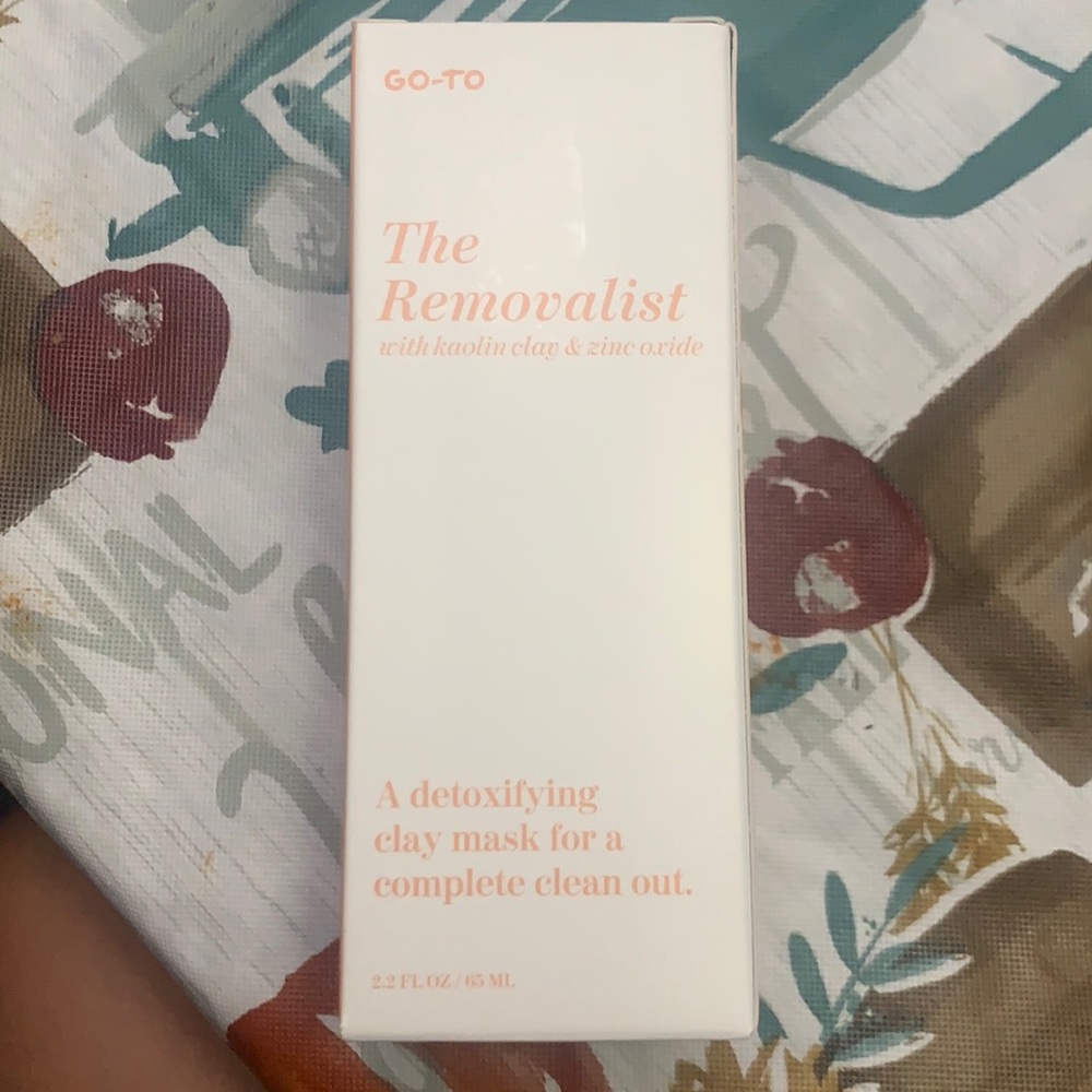 Detoxifying clay mask